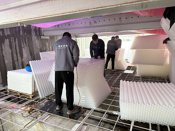 ���I(y��)б�ܰ��b�F(xi��n)��(ch��ng)